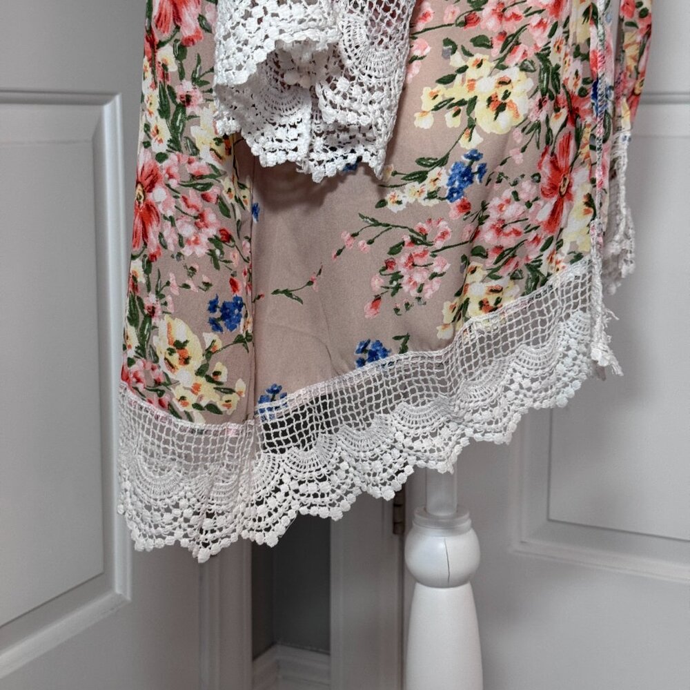 Kimono Style Floral Top with Lace, Size Small - Picture 8 of 9